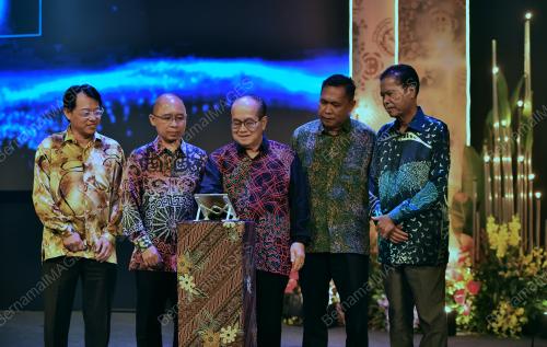 DATUK AMAR DOUGLAS UGGAH EMBAS