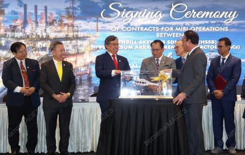 TAN SRI ABANG JOHARI TUN OPENG