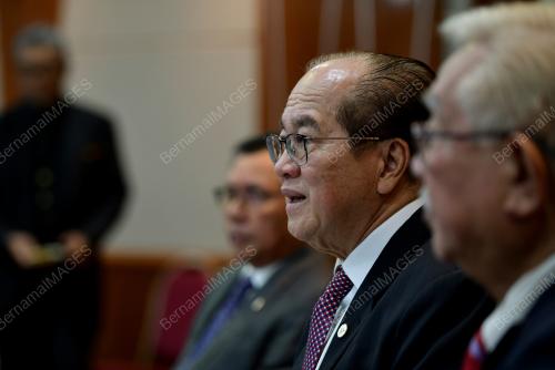 DATUK AMAR DOUGLAS UGGAH EMBAS