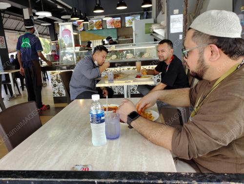 MAKAN DI KEDAI