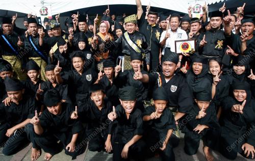 AHMAD MASLAN