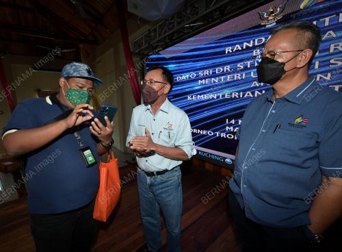 DATUK SERI DR STEPHEN RUNDI UTOM