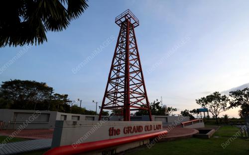 THE GRAND OLD LADY