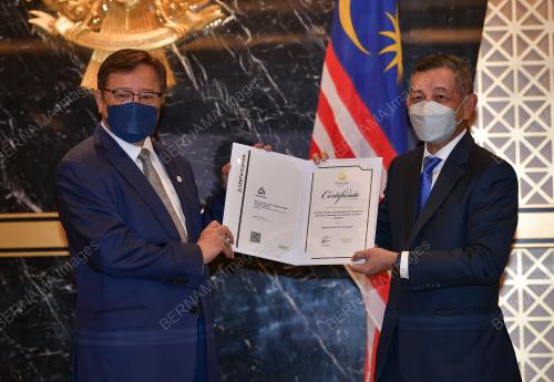 TAN SRI ABANG JOHARI TUN OPENG