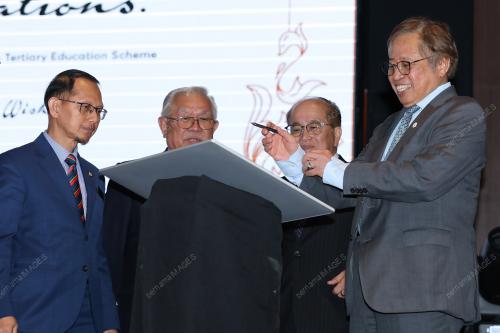 TAN SRI ABANG JOHARI TUN OPENG