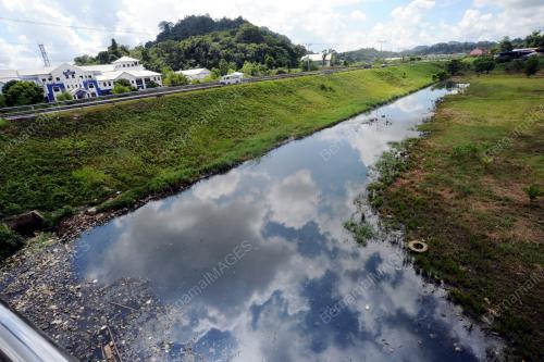 SK03_19052015_TAMBATAN_BANJIR