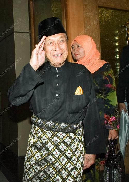 TUN ABANG MUHAMMAD SALAHUDDIN ABANG BARIENG