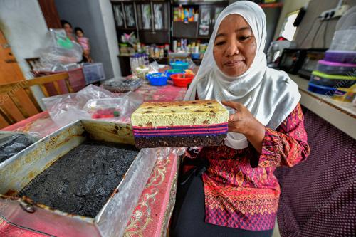 KEK LAPIS SARAWAK