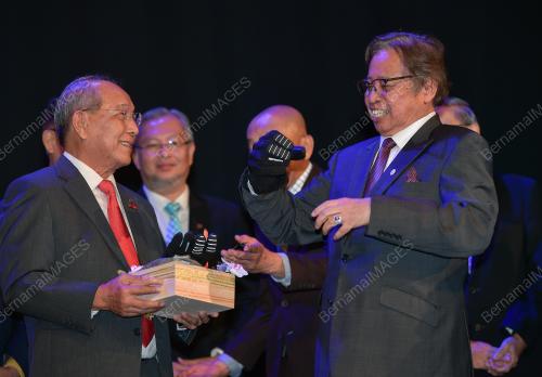 TAN SRI ABANG JOHARI TUN OPENG
