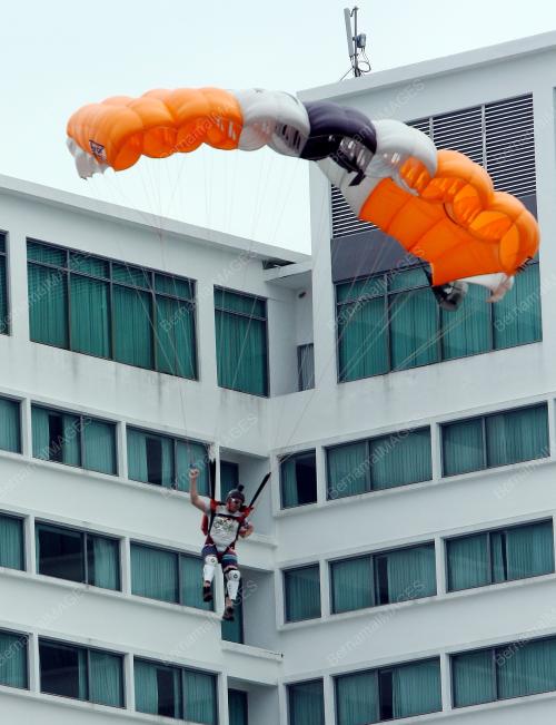 SK03_21092017_BASE_JUMP