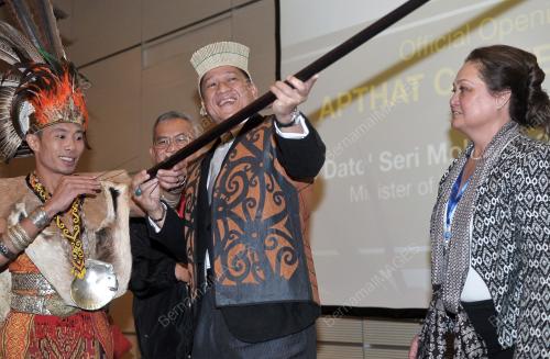 SK03_21112013_NAZRI_APTHAT