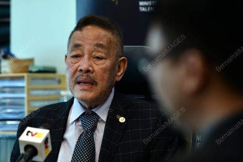 DATUK SERI ROLAND SAGAH WEE INN