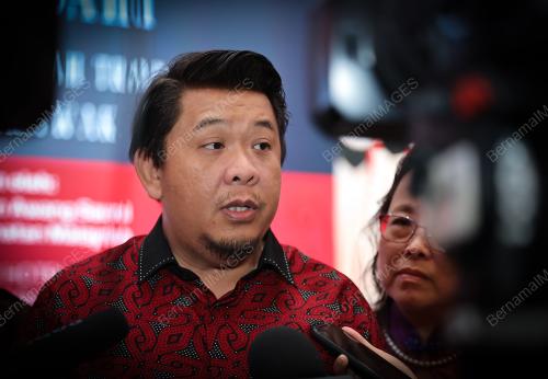 DATUK LUKANISMAN AWANG SAUNI