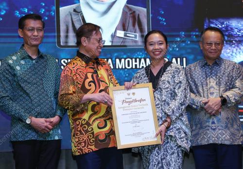 TAN SRI ABANG JOHARI TUN OPENG
