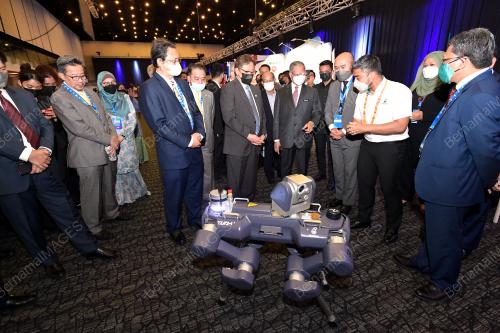 TAN SRI ABANG JOHARI TUN OPENG