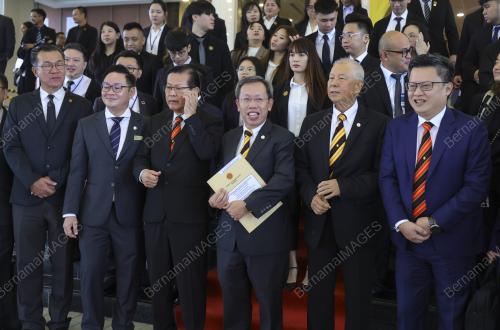 PERSIDANGAN DEWAN UNDANGAN NEGERI SARAWAK