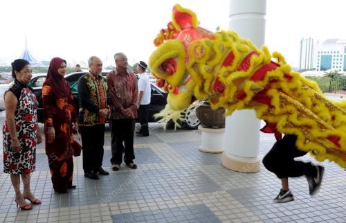SK03_24012012_TAHUN_BARU_CINA