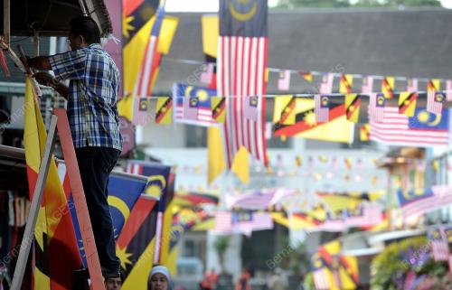 SK03_24082013_BENDERA