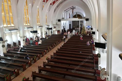 GEREJA PADA HARI KRISMAS