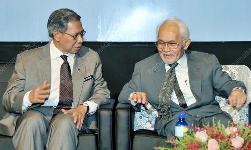 DATUK SERI MUSTAPA MOHAMED