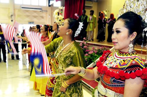SK03_29082013_HARI_TERBUKA