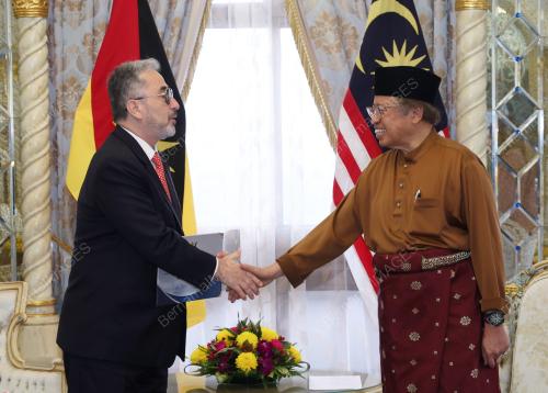 TAN SRI ABANG JOHARI TUN OPENG