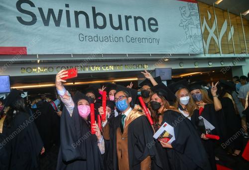 SWINBURNE SARAWAK GRADUATION