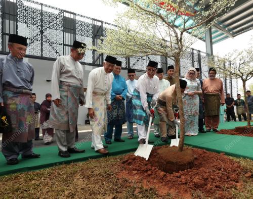 TAN SRI ABANG JOHARI TUN OPENG