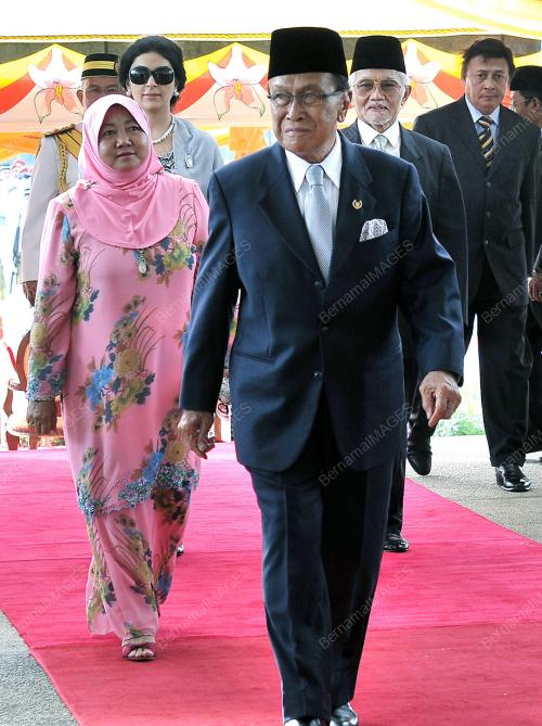 TUN ABANG MUHAMMAD SALAHUDDIN ABANG BARIENG