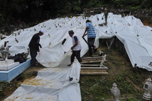 SK03_31122015_KUBUR_RUNTUH
