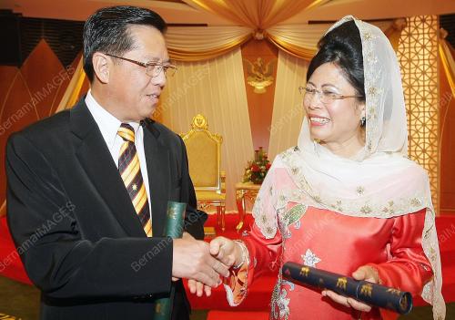 ANGKAT SUMPAH PERLANTIKAN