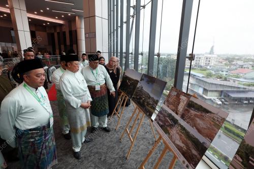 TAN SRI ABANG JOHARI TUN OPENG