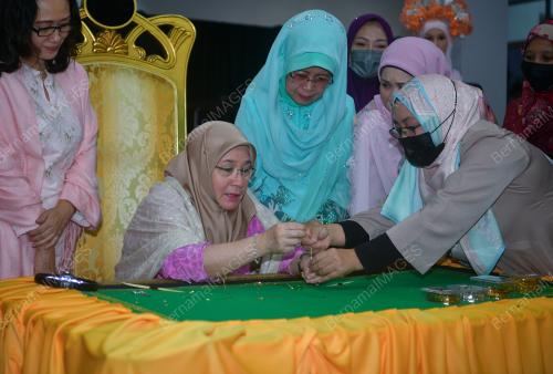 TUNKU HAJAH AZIZAH AMINAH MAIMUNAH