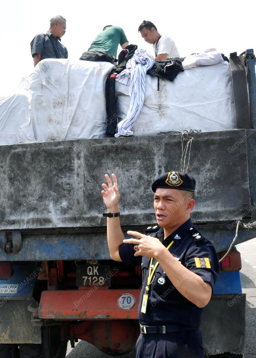 SK04_04092018_BAJU_TERPAKAI