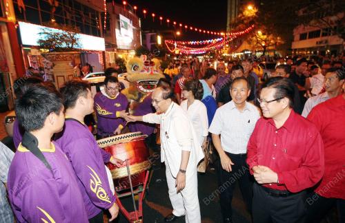 SK04_05022011_CINA_TERBUKA