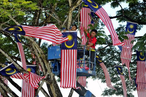 SK04_05082015_BENDERA