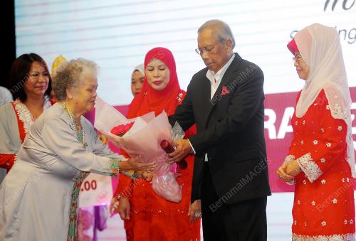 SK04_05112016_HARI_WANITA