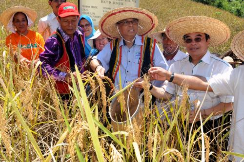 DATUK SERI ISMAIL SABRI YAAKOB