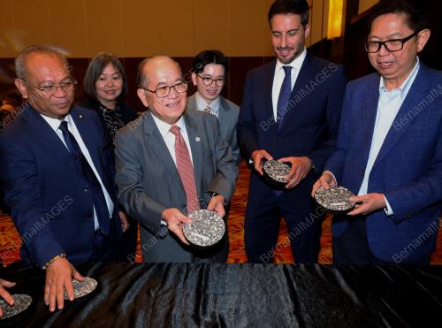 DATUK AMAR DOUGLAS UGGAH EMBAS