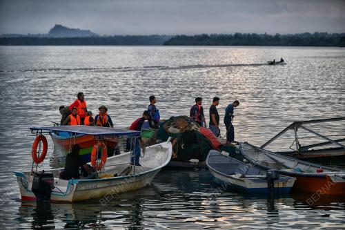 OPERASI MENCARI LIMA PEMANCING HILANG