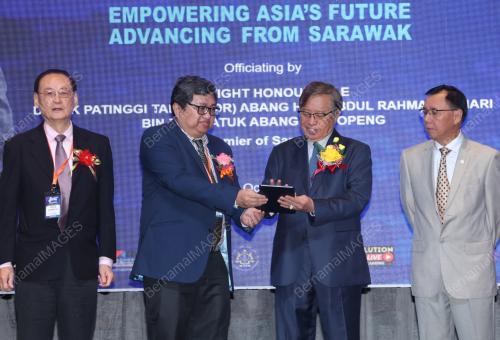 TAN SRI ABANG JOHARI TUN OPENG