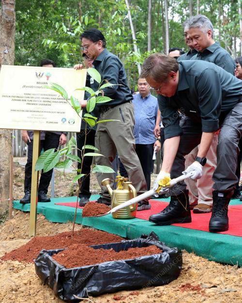 TAN SRI ABANG JOHARI TUN OPENG