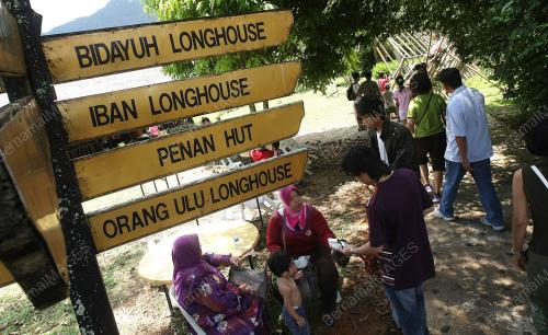 KAMPUNG BUDAYA SARAWAK
