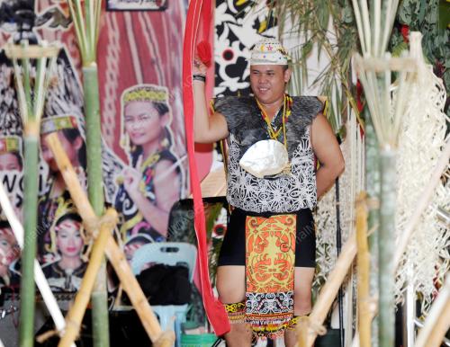 SK04_09062012_GAWAI_DAYAK