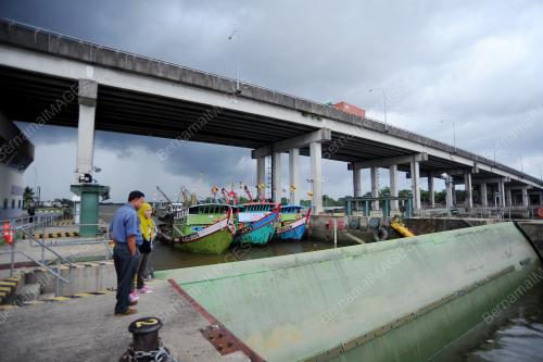 SK04_09122016_BARRAGE_KUCHING