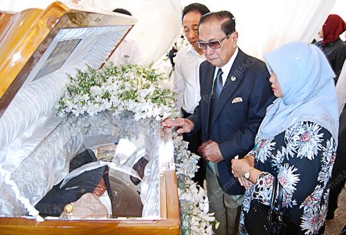 TUN ABANG MUHAMMAD SALAHUDDIN
