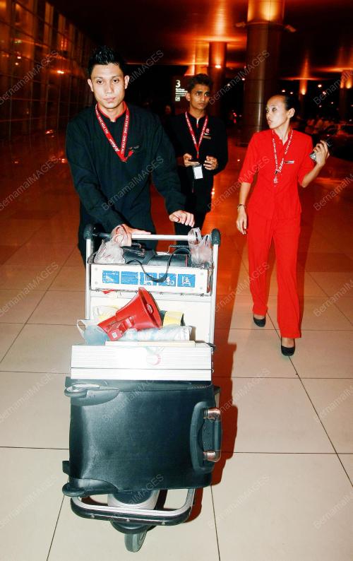 SK04_11012011_MANGSA_PESAWAT