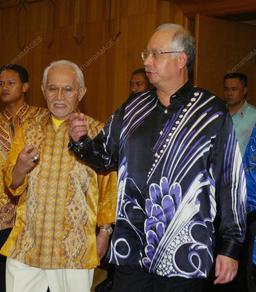 MOHD NAJIB TUN ABDUL RAZAK