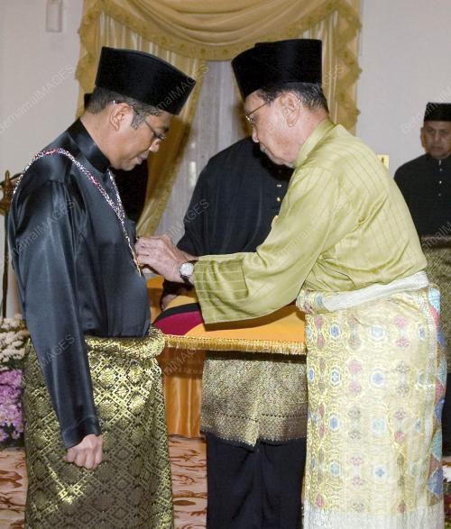 TUN ABANG MUHAMMAD SALAHUDDIN ABANG BARIENG