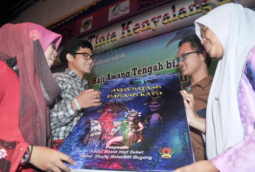 SK04_12112013_TINTA_KENYALANG
